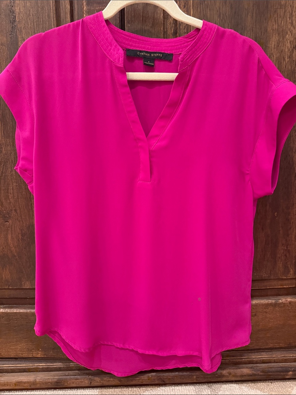 Cynthia Steffe Bright Fuchsia Split V-Neck Cap Sleeve Blouse